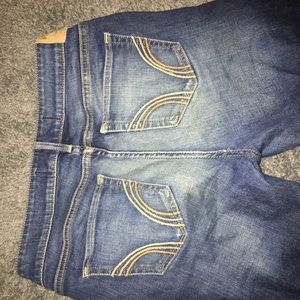 HOLLISTER 30 WAIST AND 33 LENGTH